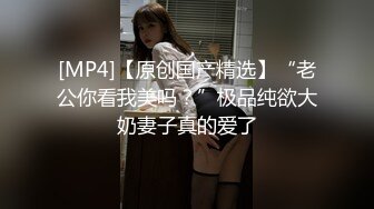 乖乖的小可爱露脸伺候男友大鸡巴，深喉口交浪荡风骚，舔着鸡巴流口水，高跟情趣让小哥无套爆草射了好多刺激