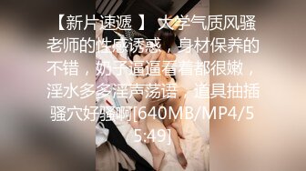 [MP4/ 944M] 白狐狸少女呆萌可爱全程露脸短裙装诱惑，听狼友指挥脱光奶子发育的不错