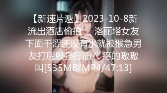 约了个少妇两男一女玩3P，跪着口交扣逼边口边后入搞完旁边观战