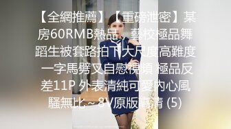 迷人的女孩想被狠狠地操一顿，为了新鲜事她什么都愿意做