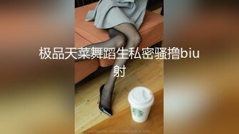 淫模木子露脸约个附近小哥哥上门先伺候大哥洗洗大鸡巴，直接口起来深喉，床上激情抽插表情骚叫声淫荡