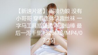 年轻小夫妻居家性爱，全程露脸听狼友指挥掰开塞逼给狼友看特写，激情上位互动后入抽插直接让小哥内射真骚