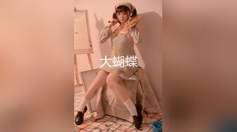 [MP4/ 1.02G] 妖艳人妻露脸激情4P伺候三个大鸡巴，肚兜情趣高跟诱惑享受三个大鸡巴的蹂躏爆草