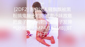 女模家中发情 朋友顶力帮其泄欲 高难度姿势淫水直流