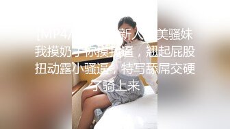 深圳上班的气质漂亮打工妹等公交车时被专搞美女的老外搭讪套路后带回家啪啪,看表情是受不了那么大的鸡鸡!