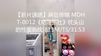 开着车呢死骚逼女友非要吃我鸡巴