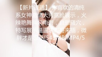 【超人气少女】乔宝最近很火的高颜值露出勾搭母狗学妹 边跟闺蜜通话边玩穴 阳具抽插滋滋淫水 潮吹狂喷汁液