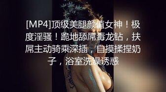 偷拍大神YC商场系列??CD多个美女裙底风光手游展不穿内裤小骚妹鲜嫩丰满的穴肉紧闭很有撸点包看射