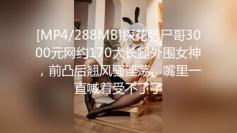 商场白色隔板女厕❤️全景偷拍多位年轻少妇的极品美鲍7