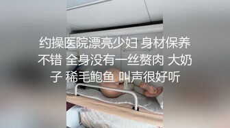 老外真会玩 极品短发美女穿着箱子街头让人摸奶摸逼 奶子又大又挺 还是无毛馒头B