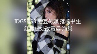 邪恶三人组下药迷翻公司的美女同事带回酒店各种姿势玩4P