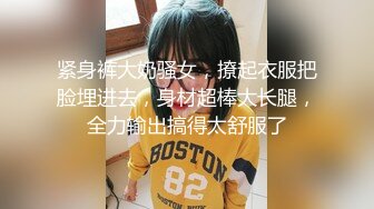 【清纯少妇致命诱惑】30岁良家小少妇，取完快递，打扫卫生，厨房做饭被扒光，露脸，肤白风骚穴粉尤物