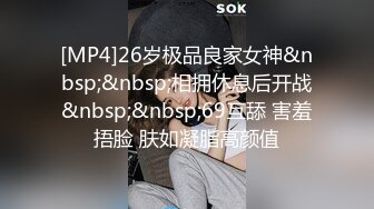 微信认识的一个妹子 给红包套路各种TP闺蜜洗澡又一集换衣服