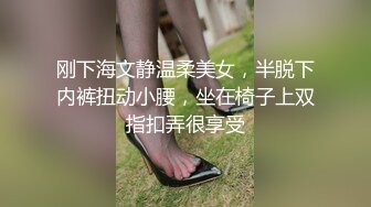 高考前夕偷拍的邻居家女儿一边洗澡一边还在听英语听力训练题