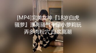 【某某门事件】第100弹福建福州大学大三学妹❤️王梓茜❤️被金主调教成母狗，扎双马尾跪在地上着舔脚，人美逼也美！