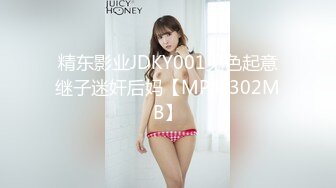 2个刚成年的小美女【哥哥的小嫩逼】新人!两个超级小嫩妹~掰穴展示~被干了，逼逼干净又粉嫩，超赞！