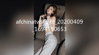 餐厅女厕偷拍漂亮小美女 咦这是被你发现了吗？