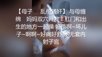 清纯可人的眼镜小学妹，侧拍竟然遇上了经期 姨妈血还挂了一丝丝在淫穴周边 还鲜红的血！