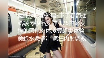 变态男让年轻貌美的妻子故意勾搭外卖小伙 还偷拍操逼过程