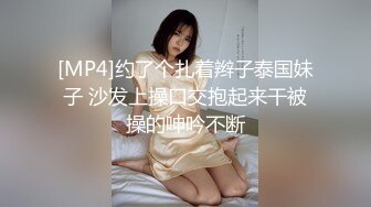 性福大哥雙飛兩個眼睛反差妹,交叉舌吻吃J8,騎行抽送摸奶子,好不自在