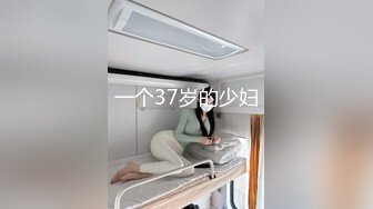 大奶熟女妈妈 最爱坐在大鸡吧上自己驾驶 骑马的感觉 鸡吧在骚逼里上下抽动欲罢不能 回味无穷 屁屁真大 鲍鱼真肥