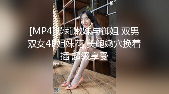 爆操客厅玩手机的小姨子（乱伦）#纹身