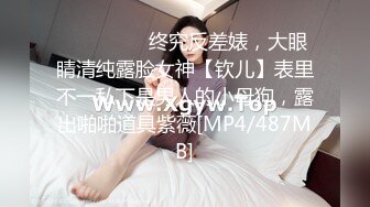 [MP4/ 1.35G] 酒吧少妇激情4P，露脸颜值不错伺候三个大哥，交大鸡巴，让三个大哥在床上玩弄