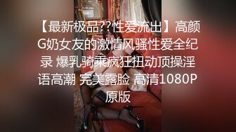 《淫声荡语✿极品骚婊》 小宝的屁股真的很棒啊，白天的时候穿裙子根本看不出来，自己女上坐着鸡巴来回摇摆。叫的那么骚也不怕室友回来听到你正在被操