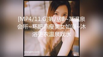 【少年Z】极品吊带黑丝少女，摁在沙发被狠狠后入