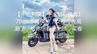 商城广场跟随抄底漂亮美少妇 为了这只美屁屁我跟了一公里 还是没看够 骚丁卡屁屁一晃一晃真诱人