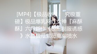 3P群P淫乱派对一 绿帽老公和单男3P淫妻 (2)