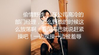 吊钟大奶风骚女友的无限诱惑，跟狼友互动撩骚听指挥，自己吃骚奶子撅着屁股看逼逼