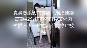 美容院的老板娘店里没人自己骚，自己给逼里拿注射器打性药，骚逼特写道具抽插浪荡呻吟，尿尿给狼友看真骚