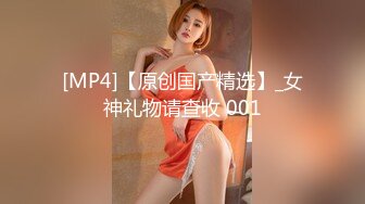 [MP4]扣扣传媒-在朋友家干他的粉嫩女友 ▌口罩酱▌小穴清晰感受肉棒的粗大