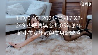 [MP4/ 1G] 老牌大奶骚女蜜桃Q妹炮击自慰大秀，开档肉丝高跟鞋，掏出大奶炮击抽插无毛逼逼