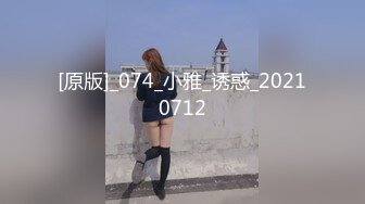 新人小少妇露脸深夜发骚，听狼友指挥慢慢脱光，揉奶玩逼嘴里叼着内裤的样子好骚，按摩棒自慰骚穴浪叫呻吟