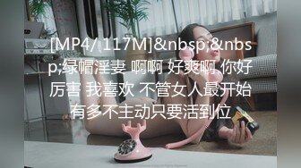 小青年组队在酒吧叫个出台美女小姐到网吧包厢内玩3P妹子非常骚很配合暴力深喉干呕放到电脑桌上肏口爆淫荡对白