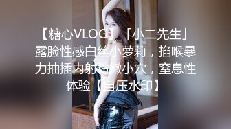 KTV花魁斗艳 两个陪酒小美女一起上厕所 不过我喜欢黑衣服的