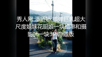 极品尤物骚御姐和闺蜜一起诱惑，跪在地上互相掰穴，道具假屌抽插