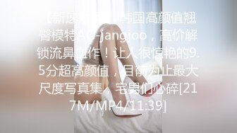 性感小美女露脸让小哥后入爆草揉着骚奶子，从床上玩到床上激情上位无套抽插，给狼友看骚表情射在肚子上真骚