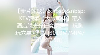 Part6下外出而归推开卧室的门满屋春色映入眼眸单男撩拨着妻子体内的花心妻子也在一声声娇喘中极力的配合着