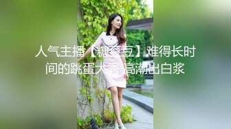 紫色头发的靓丽型小美女