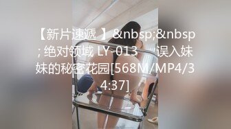 清纯小美女跟随其后偷拍尿尿 B毛好长