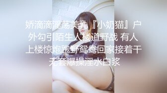 夏日来袭，胖大哥到情妇家褕情，小少妇洗完澡打扮壹番，干完玩手机