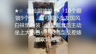 直接闯入商场女厕偷拍白鞋美女的粉嫩小鲍鱼