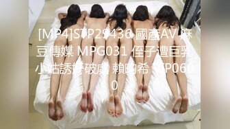 精东影业 JDYP-016《桃色家政》小伙看到风韵少妇受不了了-KK